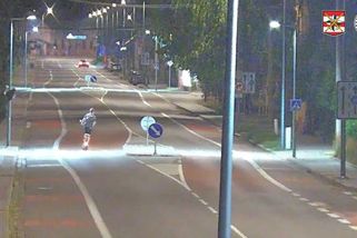 Opilec na elektrokoloběžce machroval v Břeclavi, stopku mu vystavil obrubník. Policisté ukázali video - Novinky